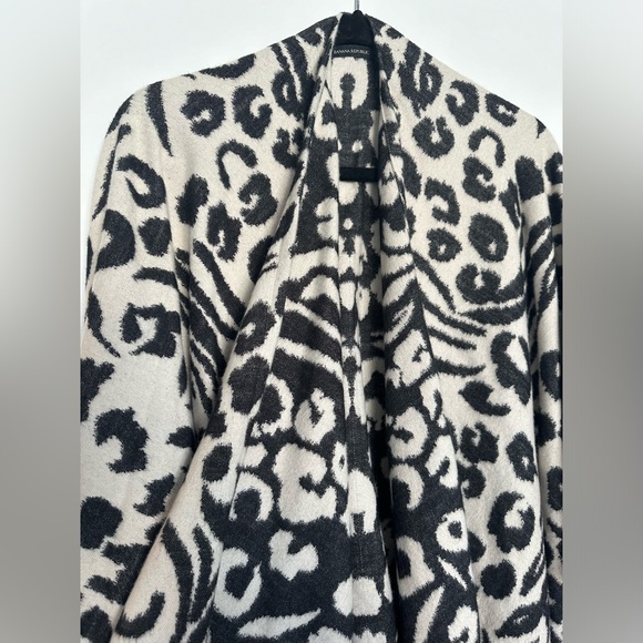 Banana Republic Reversible Leopard Poncho - Picture 4 of 5